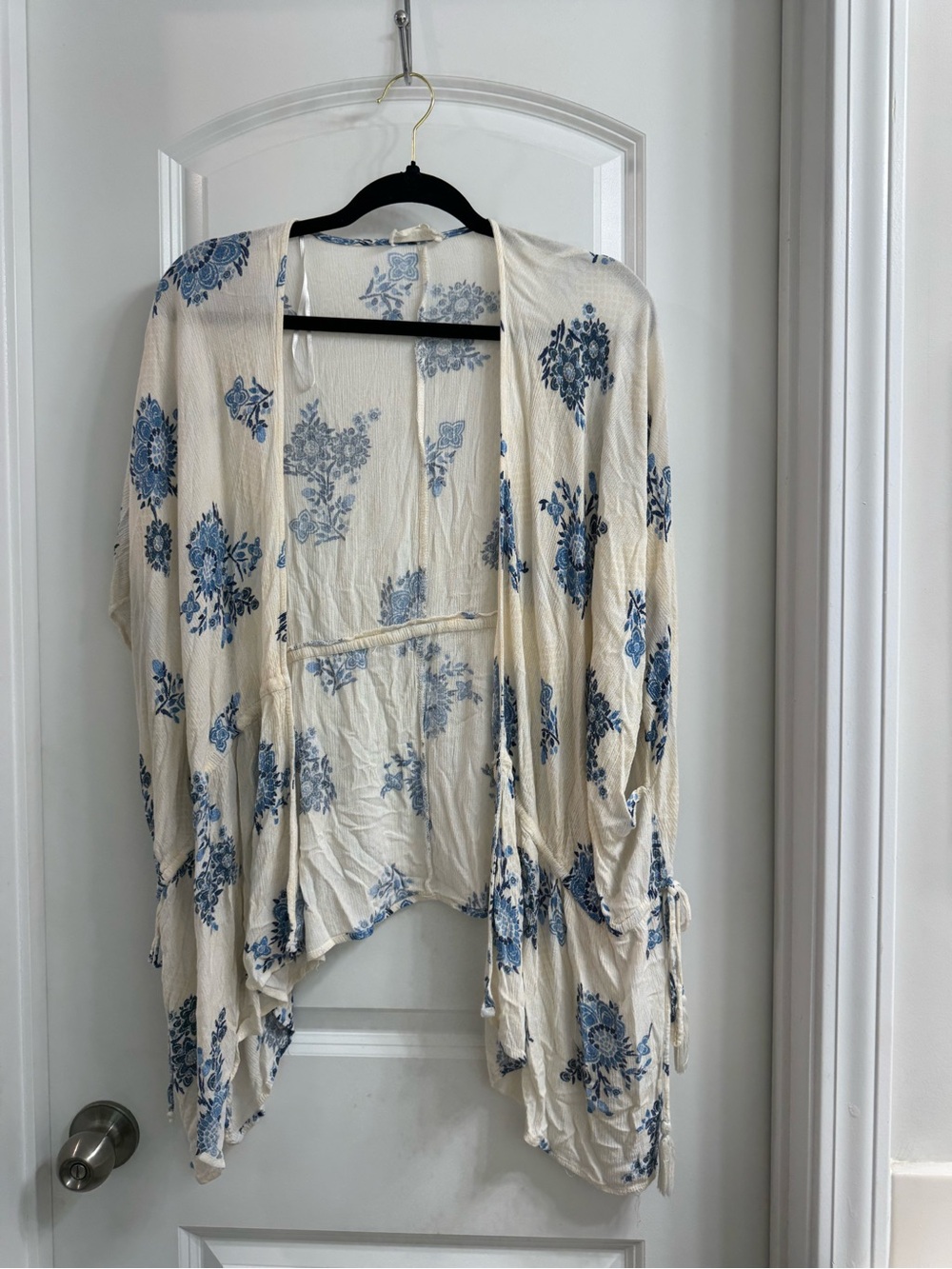 Altar'd State Cream and Blue Floral Draped Kimono Cardigan